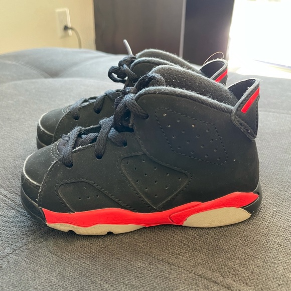 Girls Nike Jordan’s - Picture 7 of 9